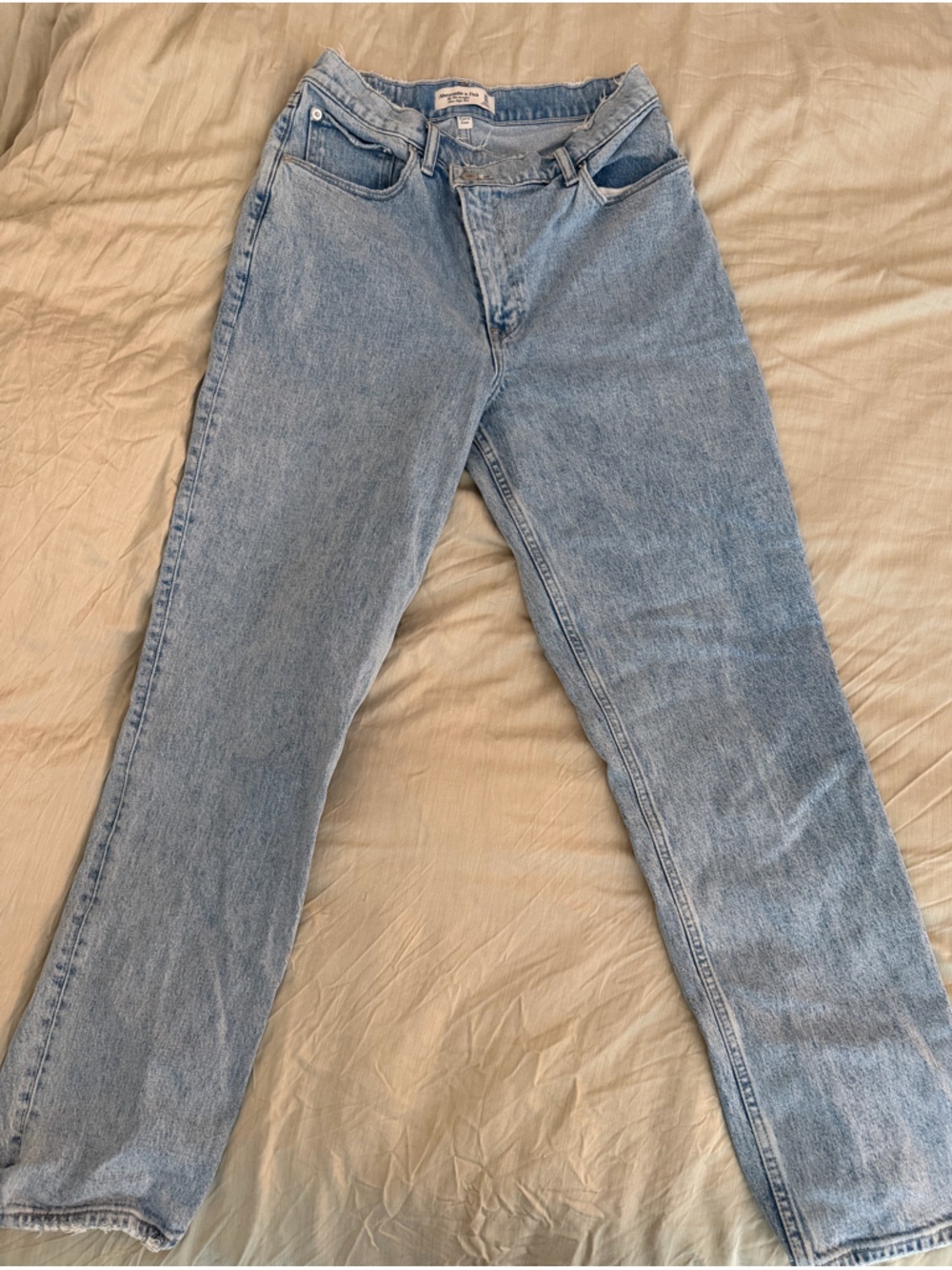 Abercrombie Curve Love 90s Relaxed Fit High Rise Light Wash Denim Size 30